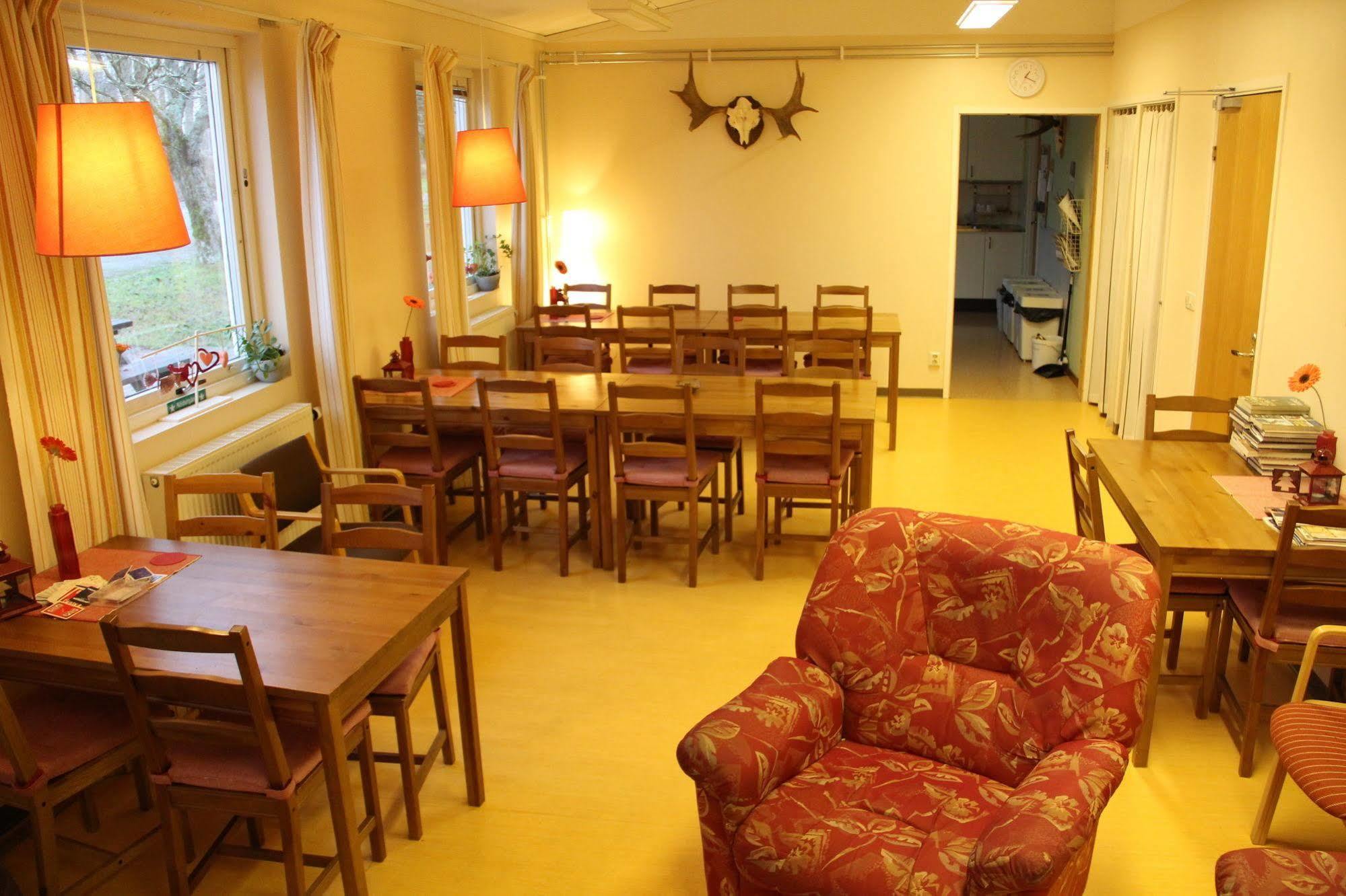 Haellefors Vandrarhem-Hostel & Kanotcenter Extérieur photo
