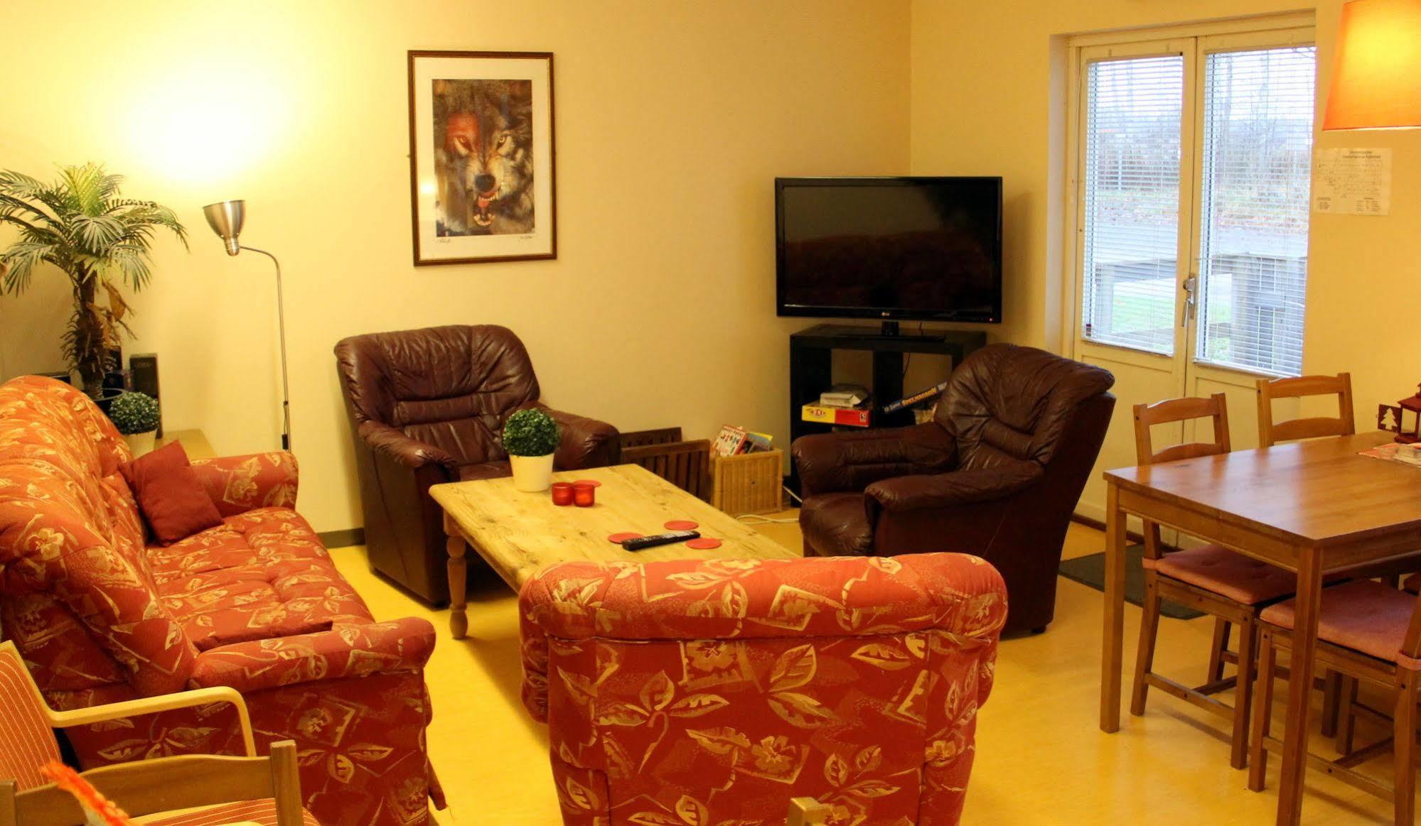 Haellefors Vandrarhem-Hostel & Kanotcenter Extérieur photo
